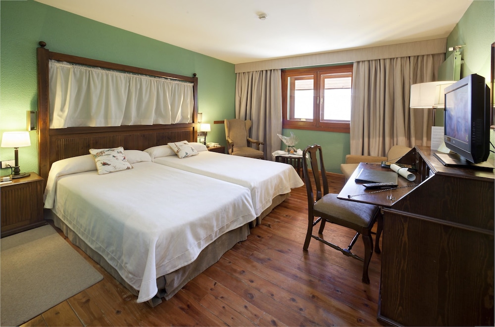 Standard Twin Room (3 Adults) photo 3