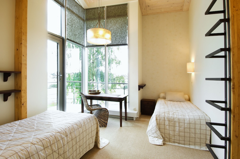 Basic Suite, 2 Bedrooms, Private Bathroom, Garden View photo 3