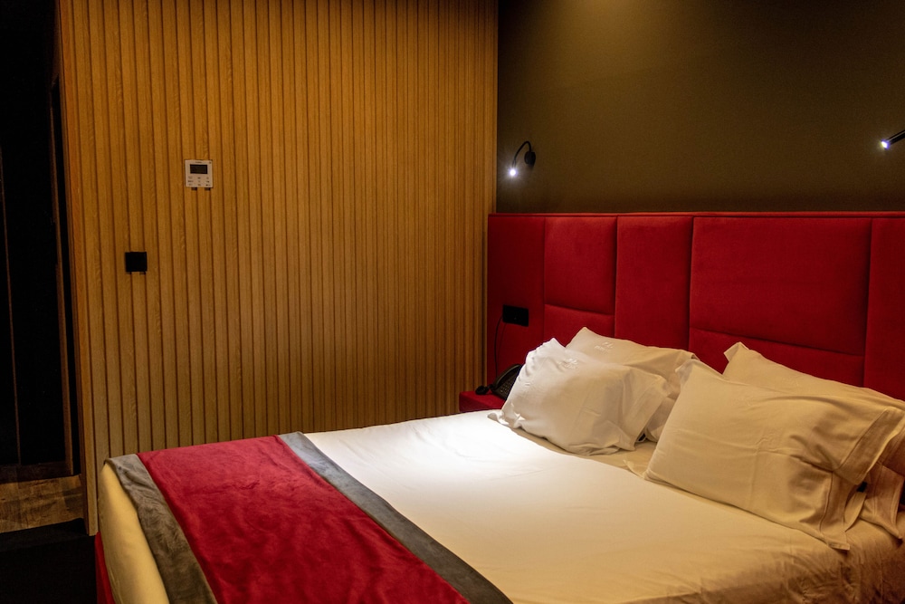 Club Double or Twin Room (2) photo 2