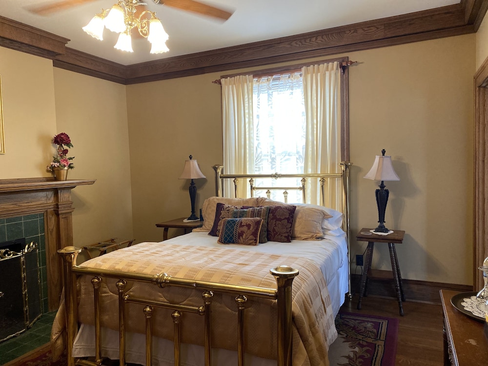 Room, 1 Queen Bed, Non Smoking, Jetted Tub (Hyacinth) photo 2