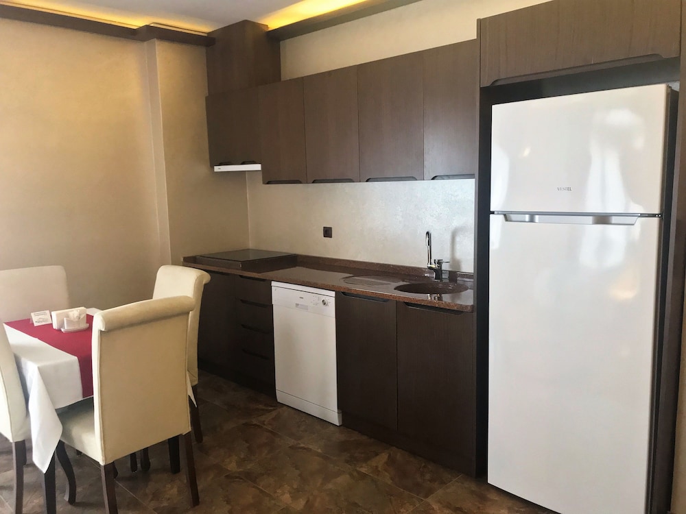Standard Room, Kitchenette, Lake View thumbnail 6
