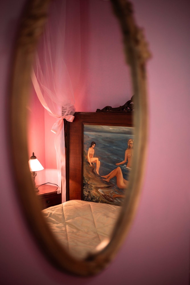 Lonely Room of Passion - 4 photo 3