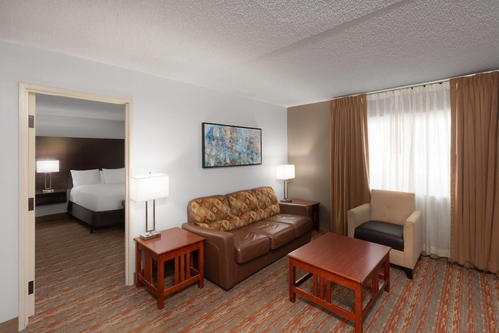Suite, 1 King Bed, Non Smoking (First Floor) - Photo 3