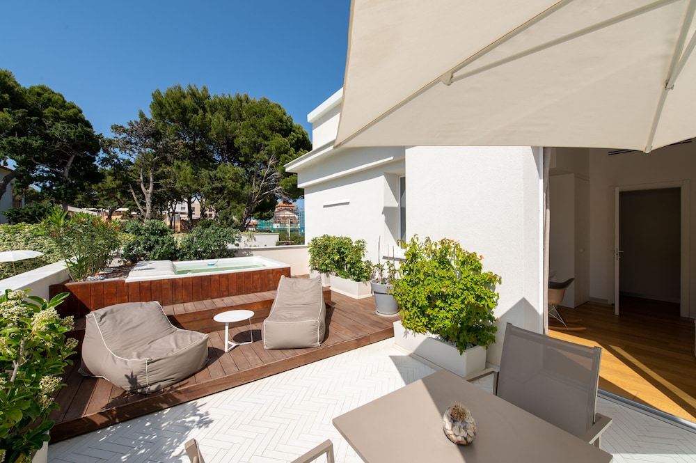 Superior Double or Twin Room, Garden View photo 3