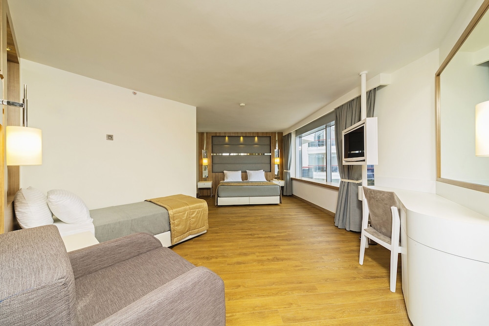 Suite, Corner photo 3