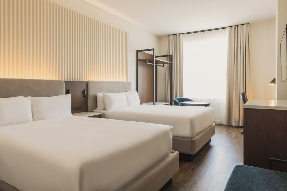 Signature Quadruple Room, 2 Double Beds photo 1