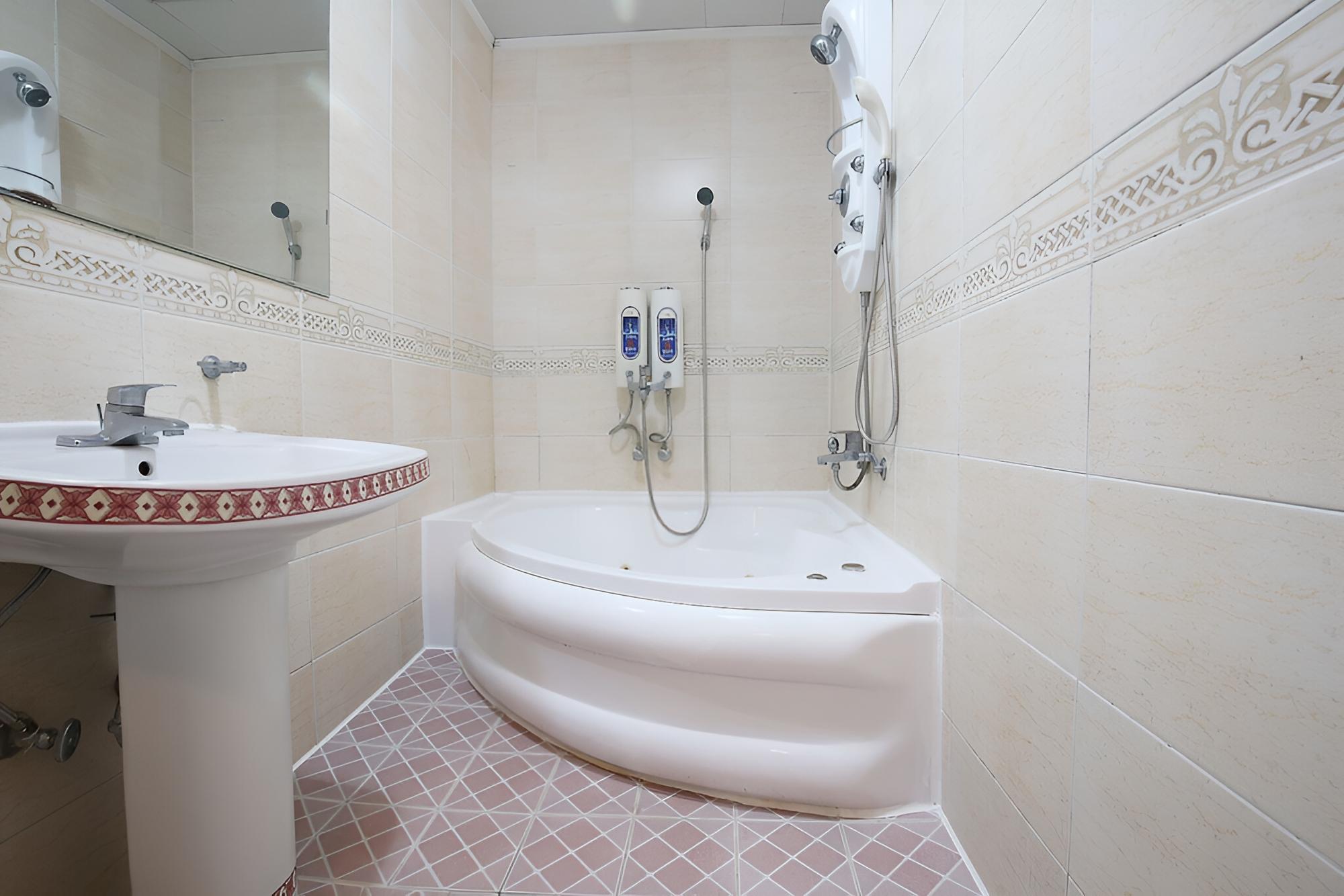 Room (Standard Room (One Bed)) photo 2