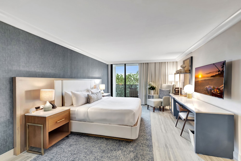 Standard Room, 1 King Bed, Garden View (King Balcony Garden View) - Photo 1