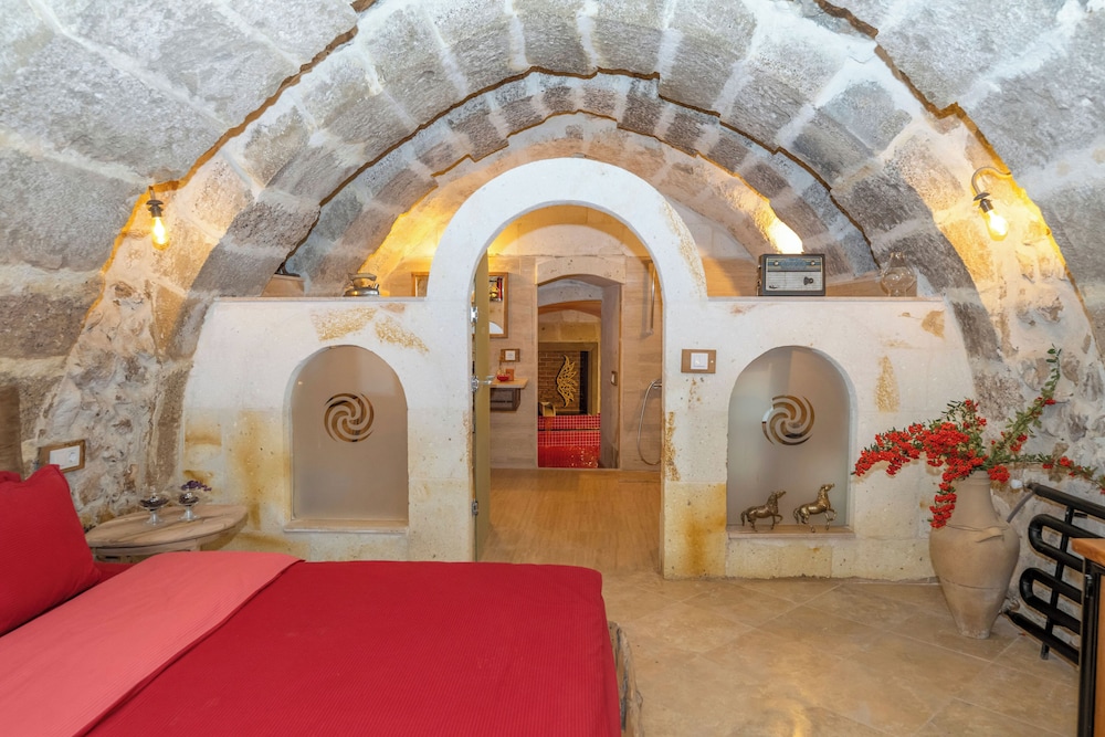 Premium Double Room Single Use, 1 King Bed photo 3