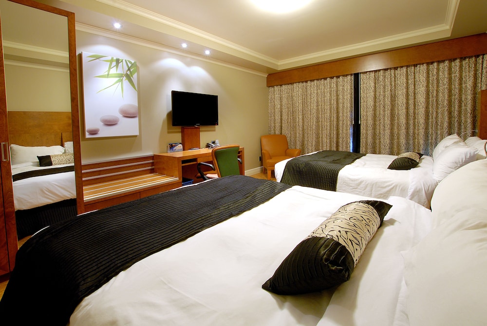 Design Room, 2 Queen Beds (Urban) photo 1