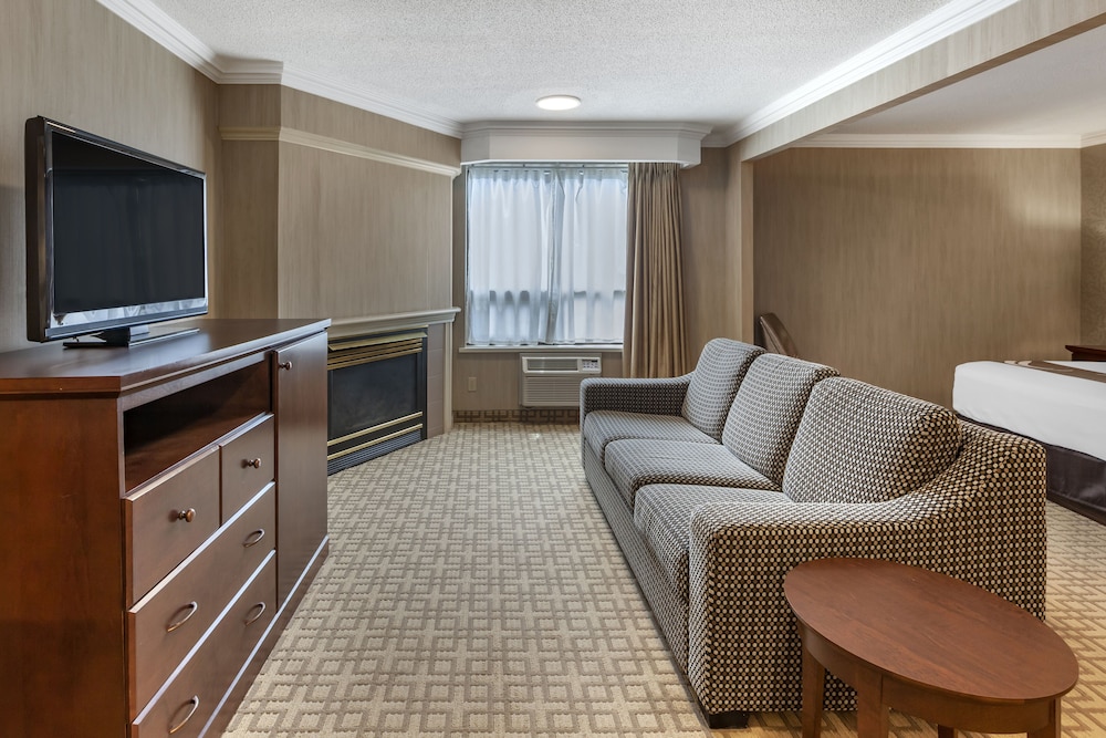 Suite, 1 King Bed, Non Smoking (Upgrade) - Photo 8