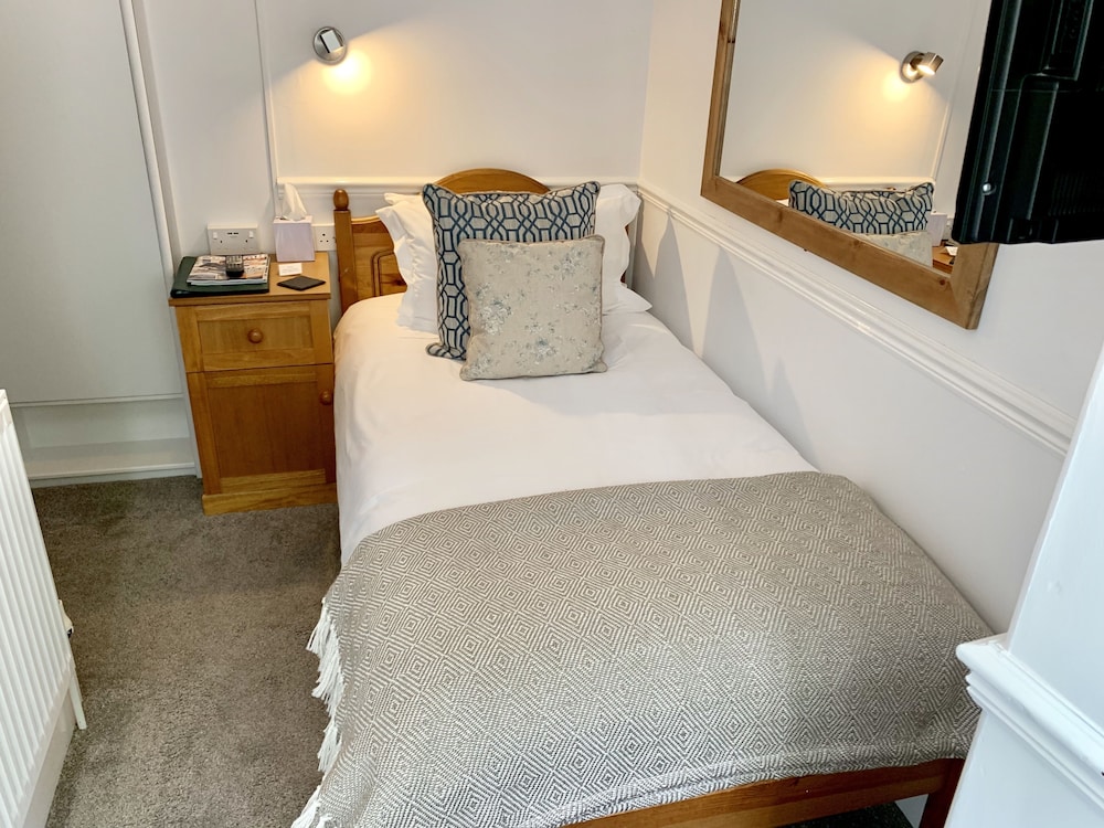 Single Room, 1 Twin Bed, Ensuite (Room 5, 2nd Floor, Rear Small)