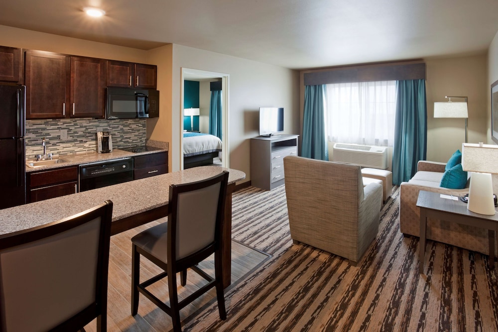 Deluxe King Suite  Accessible photo 2