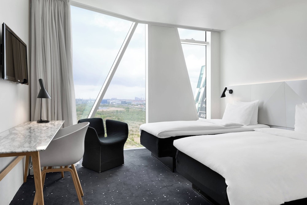 Room, 2 Twin Beds, City View
