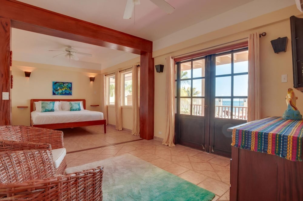 Villa photo 1