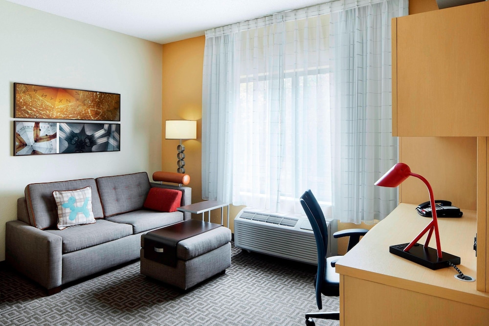 Suite, 1 Queen Bed with Sofa bed - Photo 3