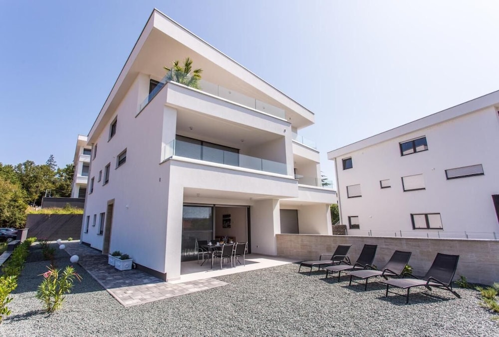 Apartment (Marina - 60 meters to the beach - A2()