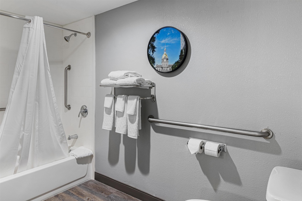 Suite, 1 King Bed, Accessible, Bathtub (with Sofabed) - Photo 4