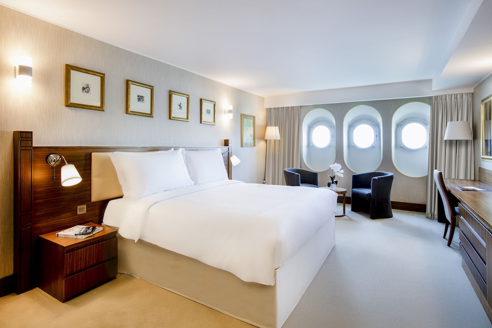 Superior Room, 1 King Bed, Sea View photo 3
