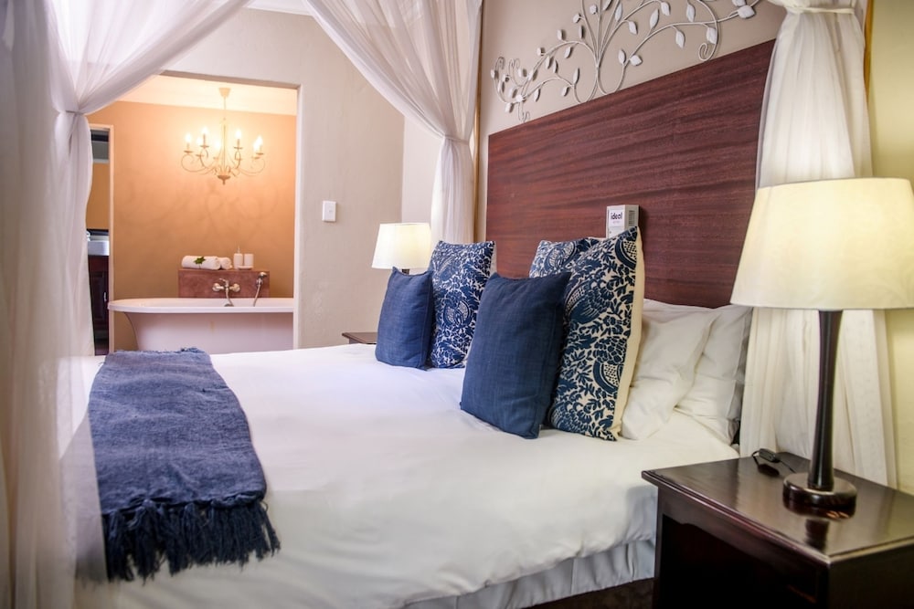 Honeymoon Suite photo 3