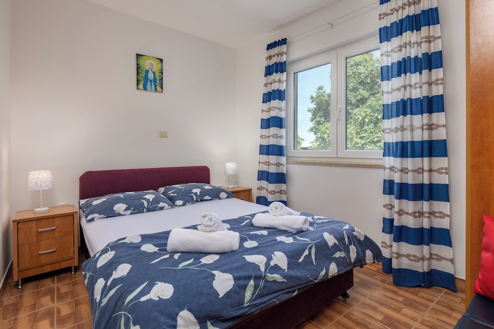 Family Apartment, Multiple Bedrooms (Peaceful Retreat With Terrace 1) photo 1