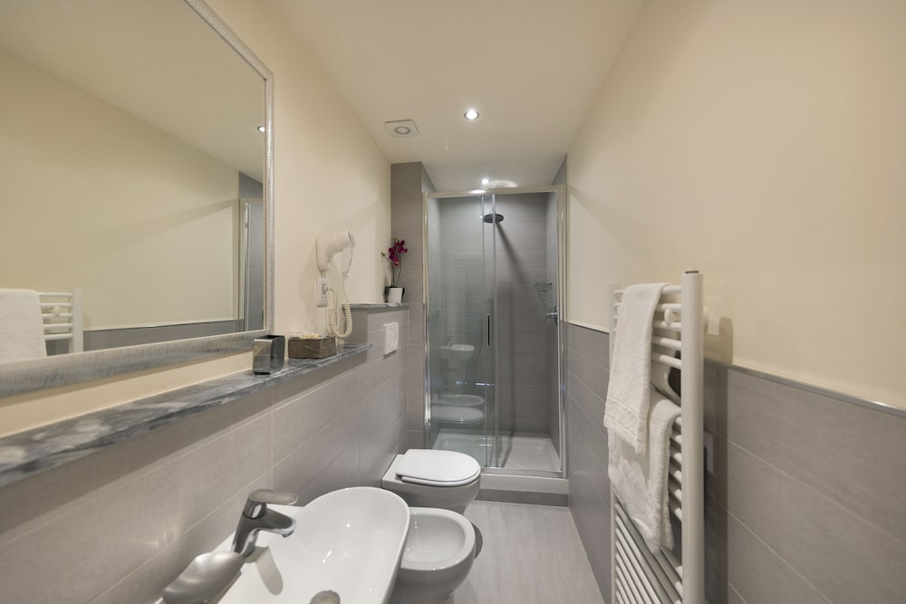 Basic Double Room photo 2