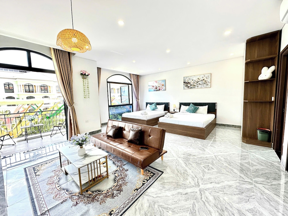 Luxury Quadruple Room, Balcony, Beach View