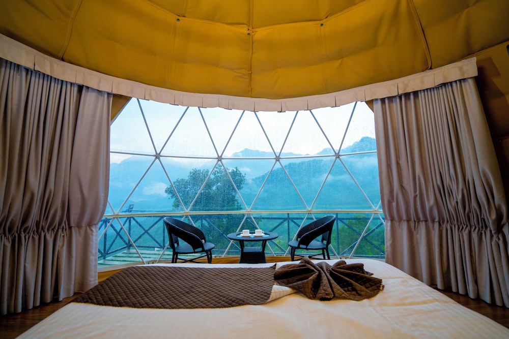 Honeymoon Suite photo 3