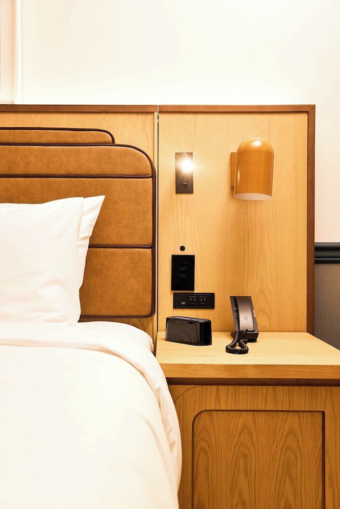 Room, 1 King Bed (Swanky King) - Photo 9