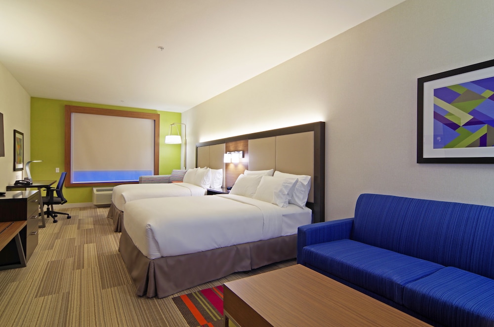 Suite, Multiple Beds (Extra Floor Space) photo 3