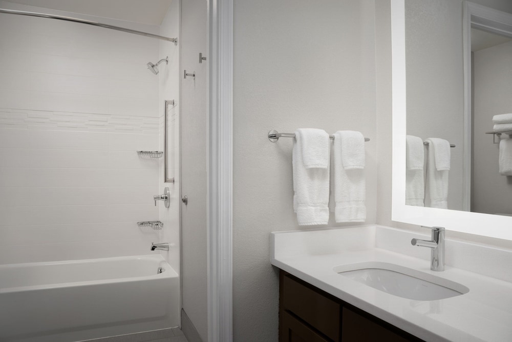 Suite, 2 Bedrooms - Photo 7