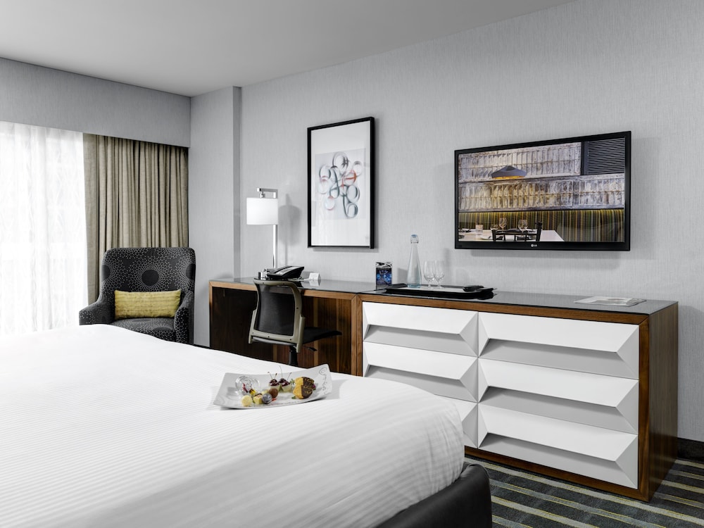 Luxury Room, 1 King Bed, Balcony - Photo 2