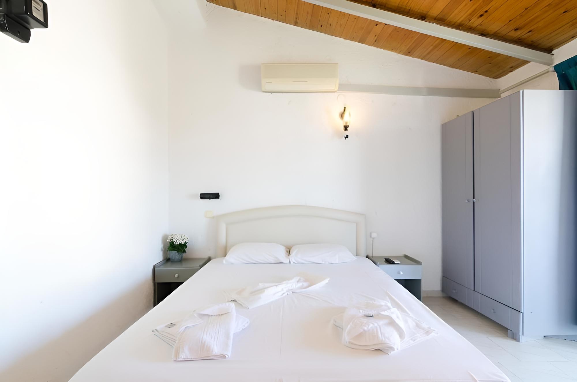 Standard Double or Twin Room, 1 Double or 2 Twin Beds photo 2