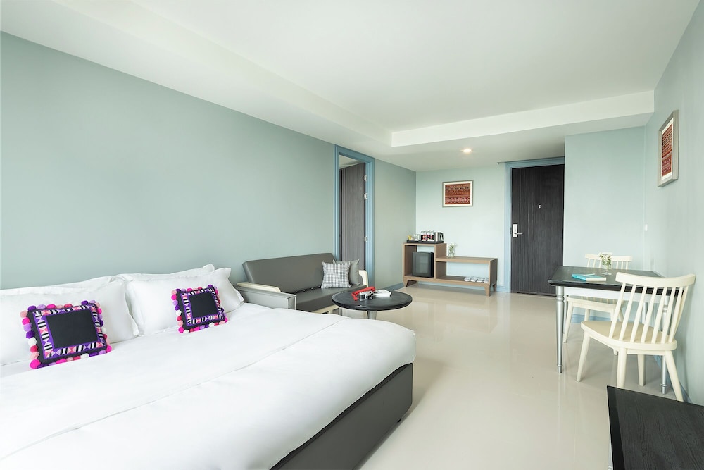 Family Suite with Bathtub (4 pax) photo 3