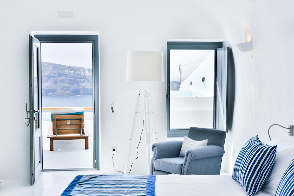 Junior Suite with outdoor heated plunge pool with jets (2 pax) photo 1