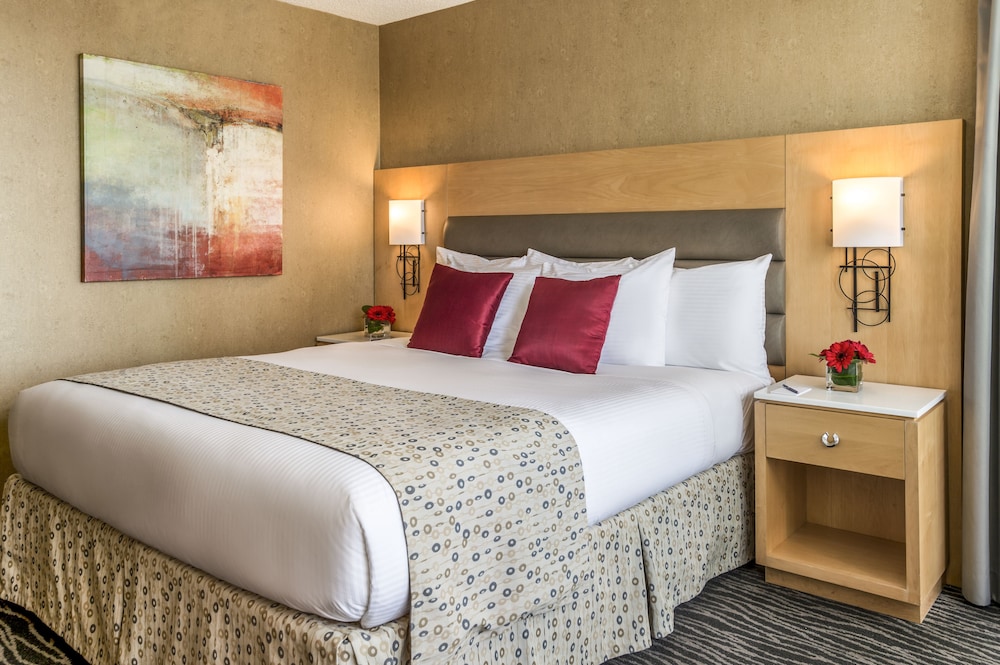 Premier Room, 1 King Bed, Balcony, City View - Photo 2