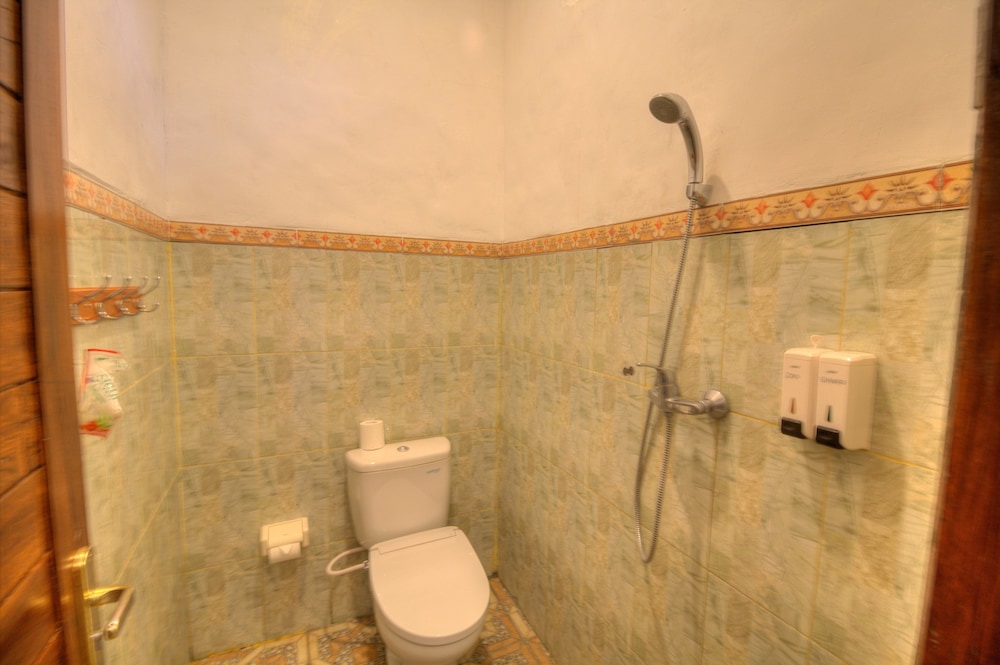 Standard Twin Room, 2 Twin Beds, Pool View photo 2