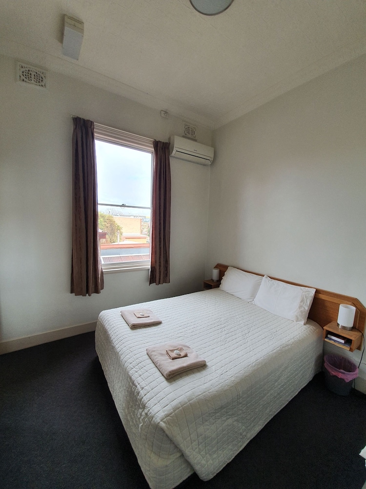 Double Room, 1 Queen Bed, Non Smoking, Ensuite photo 3