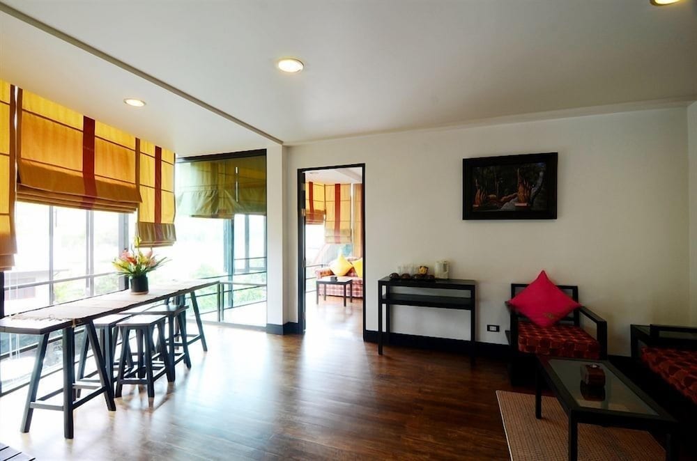 Family Room - Photo 8