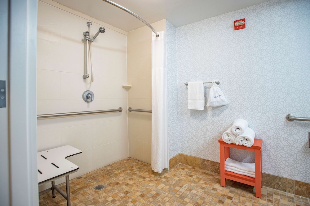 Room, 2 Queen Beds, Accessible (Roll-In Shower, Mobility & Hearing) - Photo 11