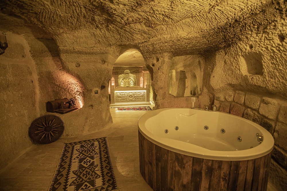Deluxe Room, Non Smoking, Jetted Tub (2) - Photo 4