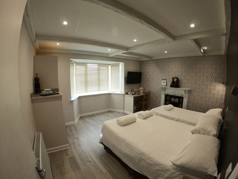 Superior Twin Room, Shared Bathroom photo 2