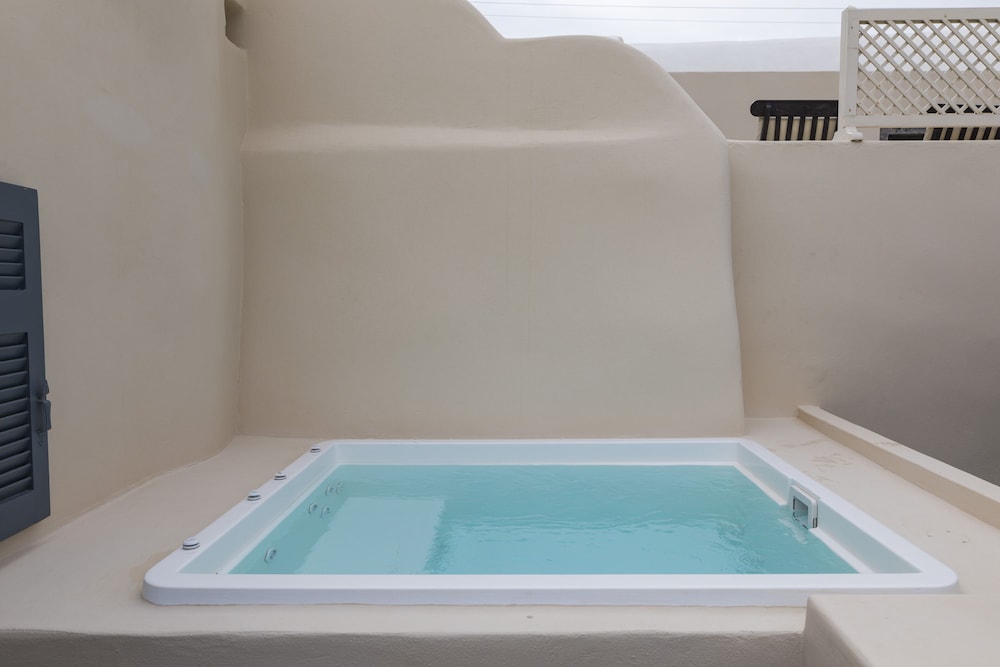 Two Bedroom Apartment with outdoor hot tub - Photo 18