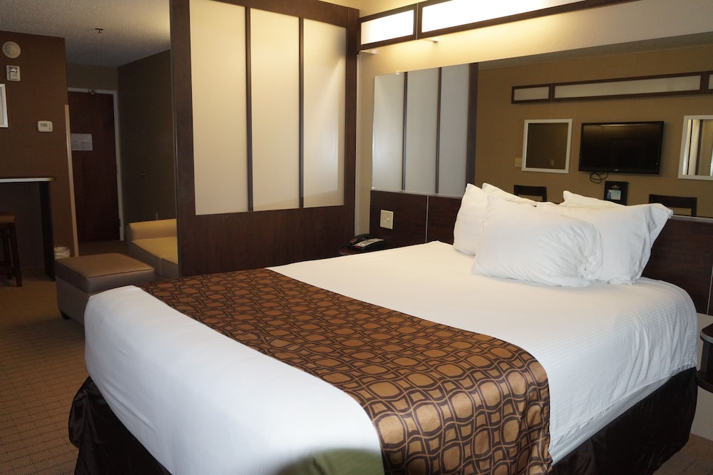 Studio Suite, 1 Queen Bed, Non Smoking - Photo 3