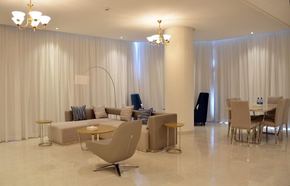 Superior One Bedroom Suites - Photo 2