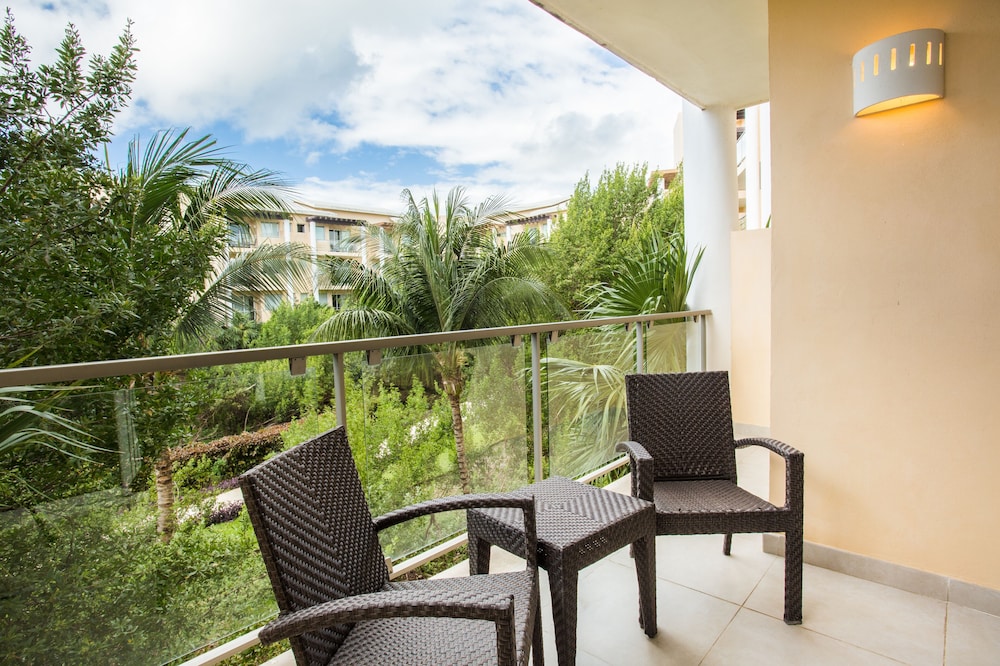 Junior Suite Ocean Front King