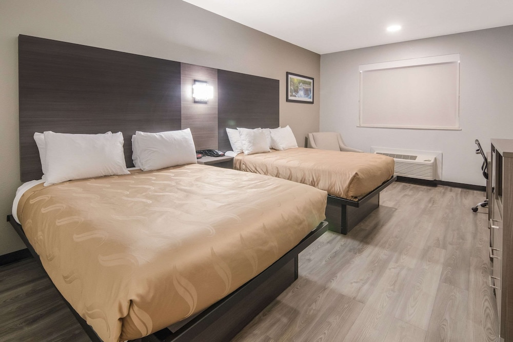 Standard Room, 2 Queen Beds, Smoking - Photo 3