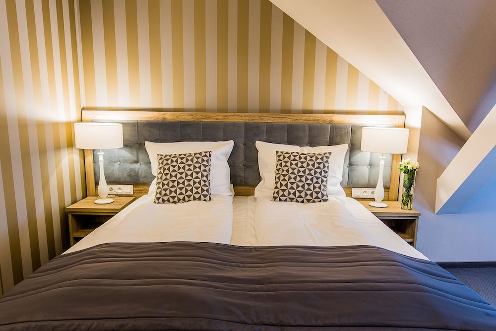 Classic Twin Room, 2 Twin Beds, Park View photo 2