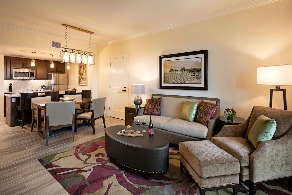 Signature Two-Bedroom Suite - King/QQ photo 2