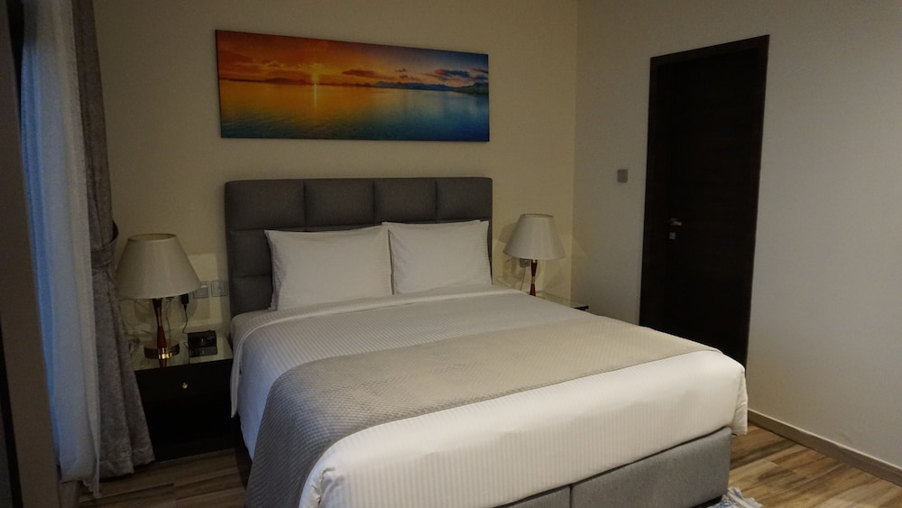 Suite, 2 Bedrooms - Photo 1